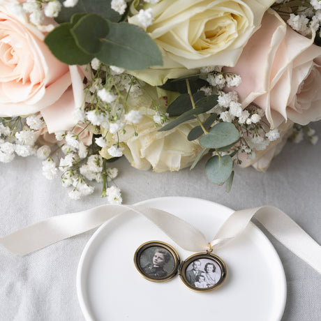 Personalised Vintage Antique Gold Round Wedding Bouquet Locket