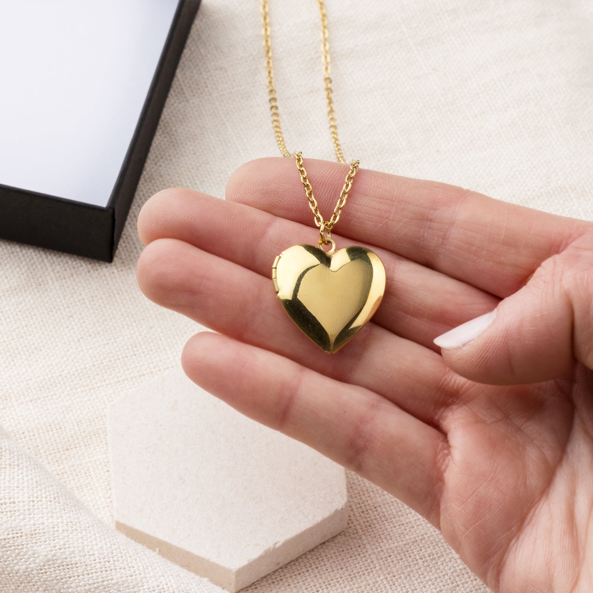 Heart Personalised Photo Locket Necklace | Photo Necklace | Picture Ne |  Heart locket, Photo heart, Heart locket necklace